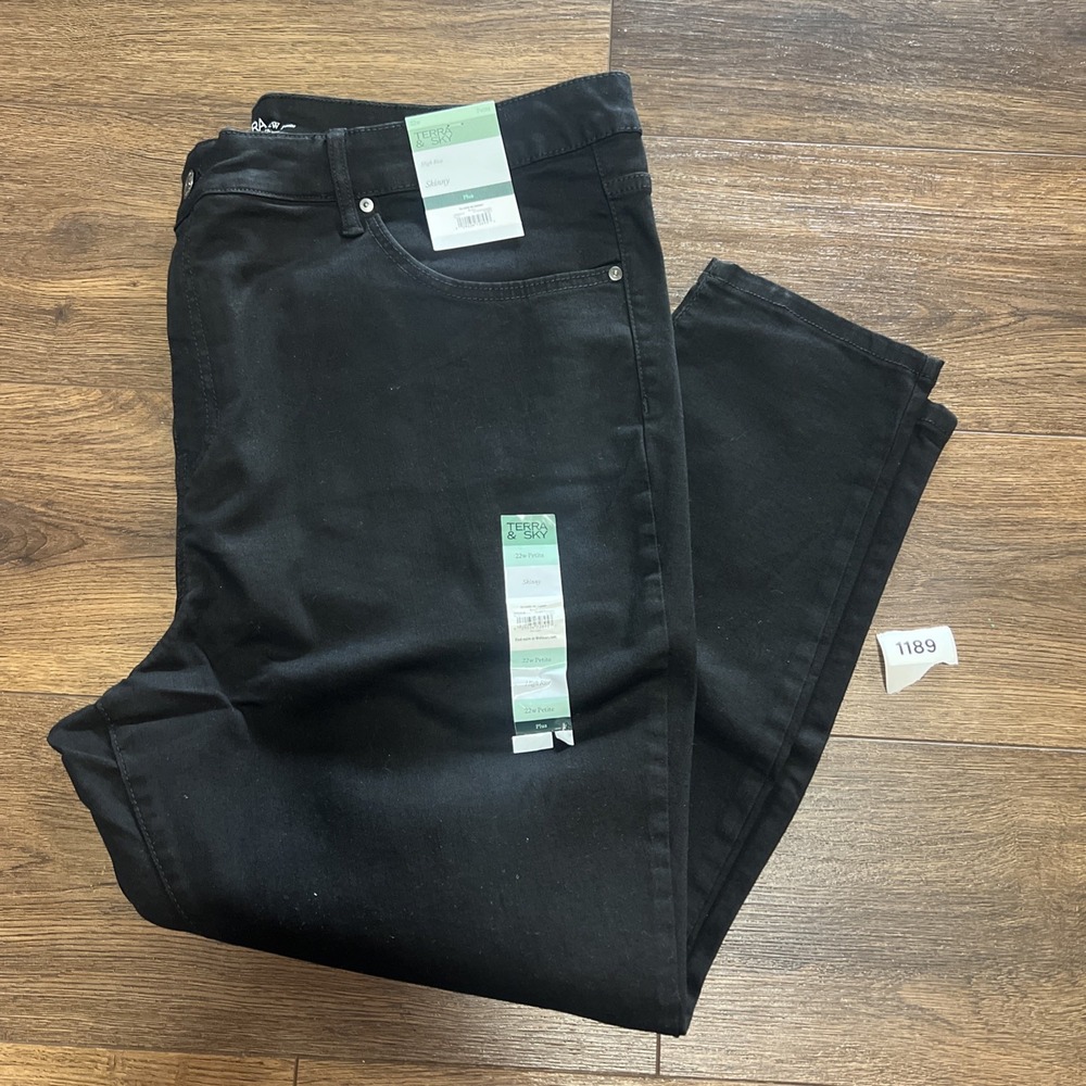 BRAND NEW WOMEN'S SIZE 22W PETITE TERRA & SKY BLACK SKINNY JEANS